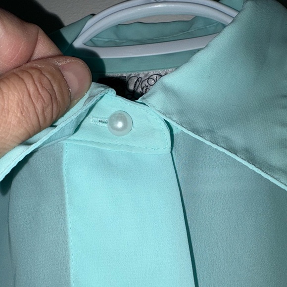Light blue romantic pin tuck blouse with pearl button - Picture 4 of 4